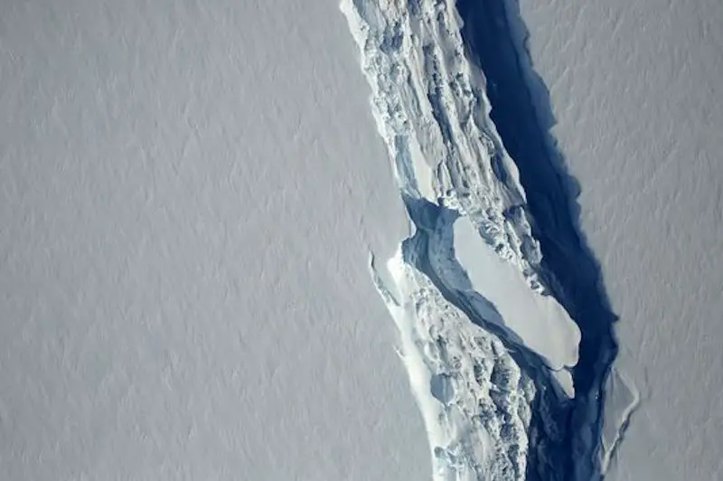 antarctic ice crack
