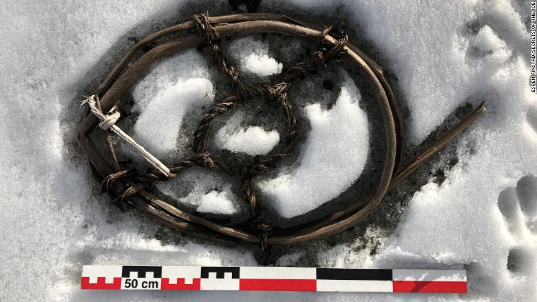 200415160545 07lendbreen viking artifacts hose snowshoe exlarge 169